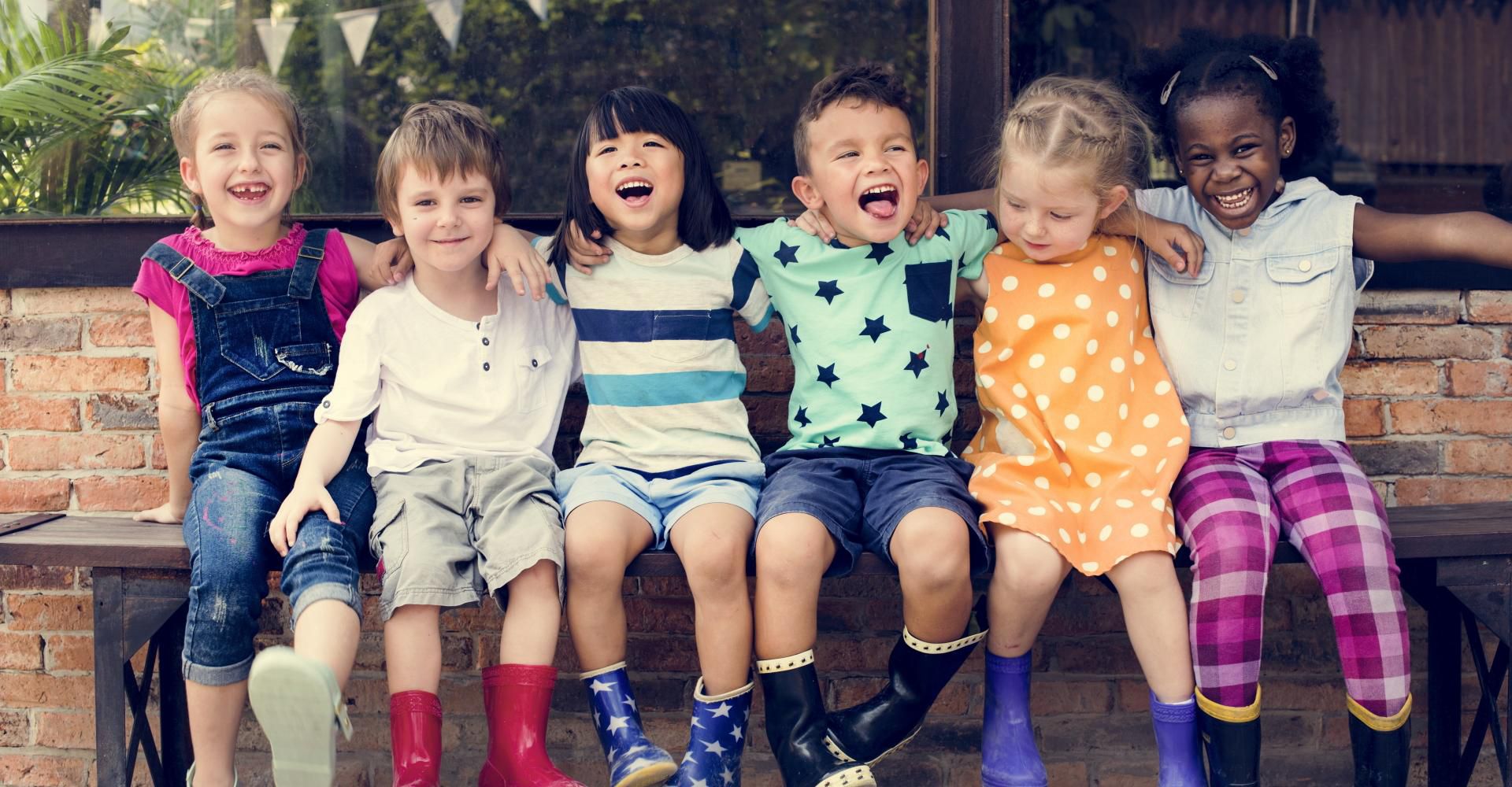 Kinder spielen gerne